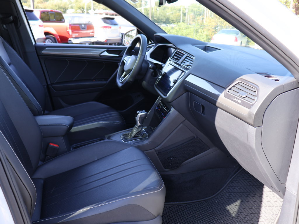 Used 2024 Volkswagen Tiguan SE R-Line FWD image 6