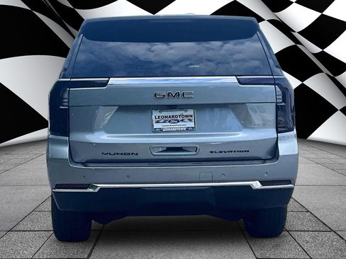 Used 2025 GMC Yukon Elevation AWD/4WD image 4