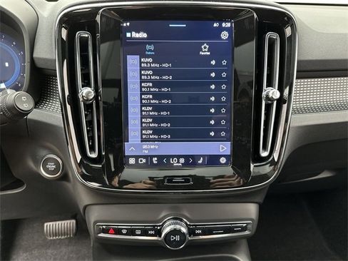 Certified 2025 Volvo XC40 B5 Plus image 16