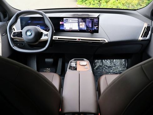 Certified 2023 BMW iX xDrive50 w/ Premium Package AWD/4WD image 25