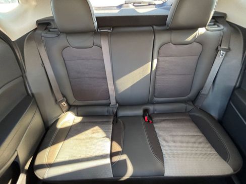 Used 2025 Chevrolet Trax LT w/ LT Convenience Package image 37