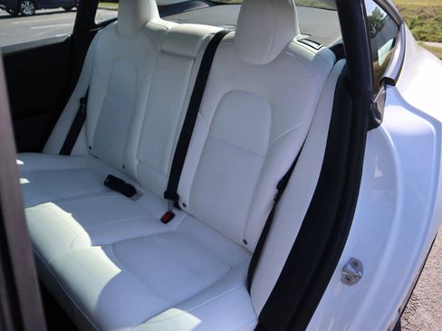 Used 2023 Tesla Model 3 Standard Range image 3