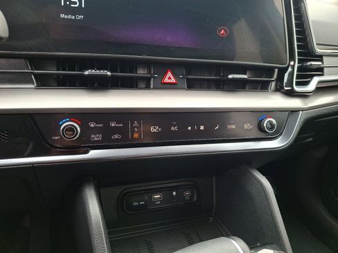 Used 2025 Kia Sportage EX w/ Premium Package image 15
