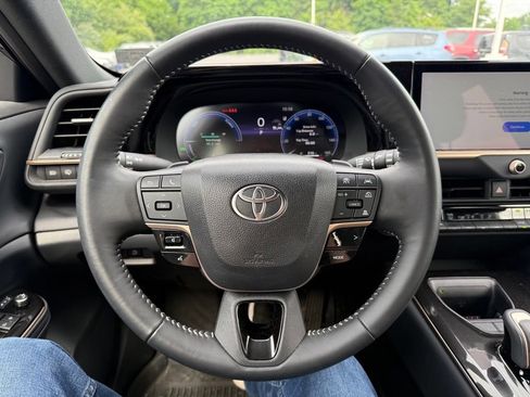 Used 2025 Toyota Crown Signia AWD/4WD image 10