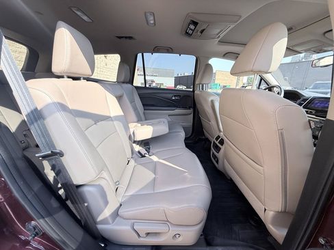 Used 2018 Honda Pilot Touring image 12