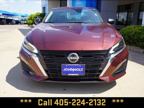 Used 2025 Nissan Altima 2.5 SV FWD image 3