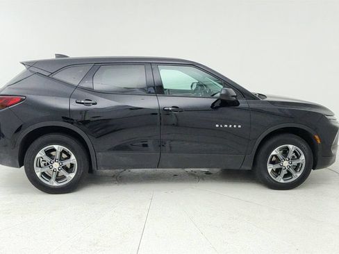 Used 2025 Chevrolet Blazer LT FWD image 8