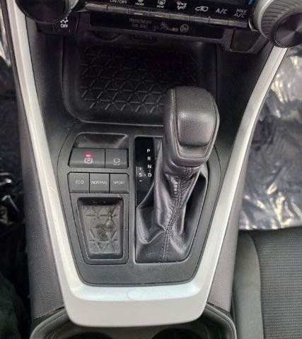 Used 2019 Toyota RAV4 LE w/ Carpet Mat Package FWD image 20