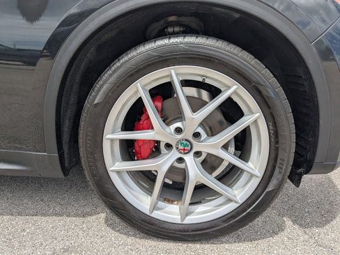 Used 2019 Alfa Romeo Stelvio Ti Sport w/ Quick Order Package 22S Sport AWD/4WD image 11