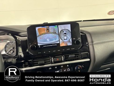 Used 2025 Nissan Pathfinder SL AWD/4WD image 9