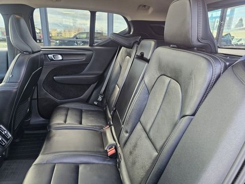 Used 2021 Volvo XC40 T5 Momentum w/ Premium Package image 14