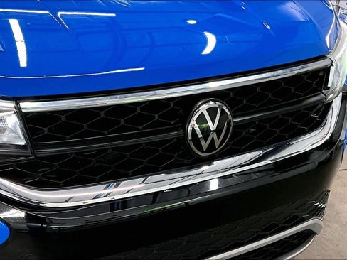 Used 2023 Volkswagen Taos SE w/ Panoramic Sunroof Package image 33