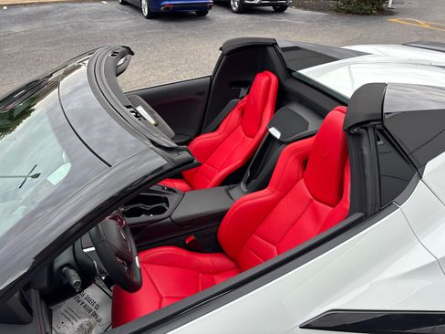 Used 2025 Chevrolet Corvette Z06 RWD image 30