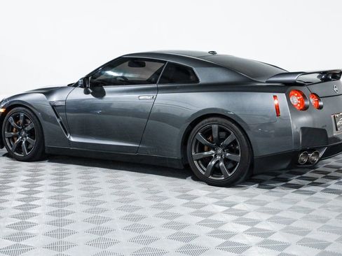 Used 2009 Nissan GT-R Premium image 22