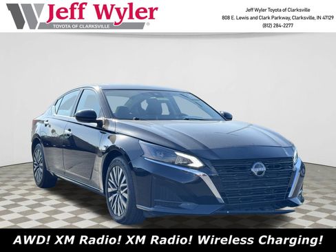 Used 2023 Nissan Altima 2.5 SV w/ SV Premium Package image 1