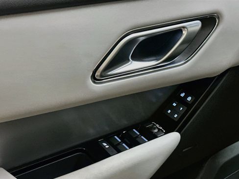 Used 2025 Land Rover Range Rover Velar S AWD/4WD image 17