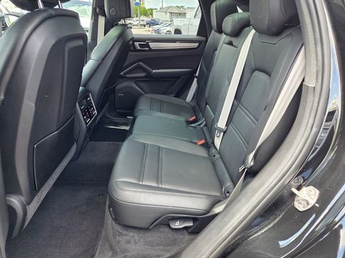 Used 2023 Porsche Cayenne S Platinum AWD/4WD image 6