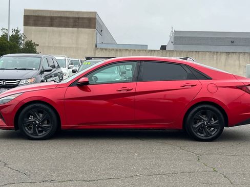 Used 2021 Hyundai Elantra SEL w/ Cargo Package image 9