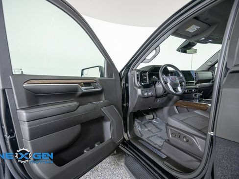 Used 2024 GMC Sierra 1500 Elevation w/ X31 Off-Road Package AWD/4WD image 9
