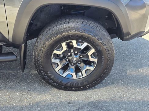 Used 2023 Toyota Tacoma TRD Off-Road AWD/4WD image 9