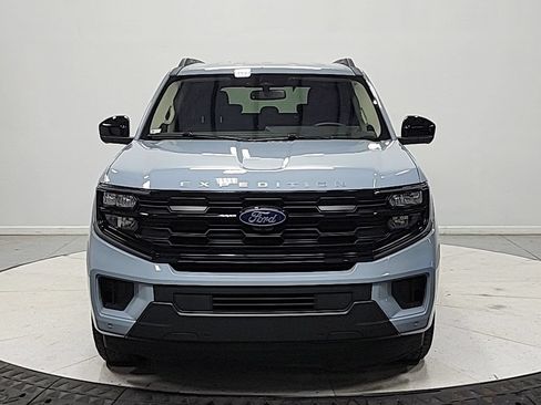 Used 2025 Ford Expedition Active AWD/4WD image 2