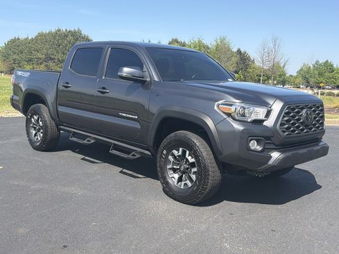 Used 2023 Toyota Tacoma TRD Off-Road w/ Technology Package image 2