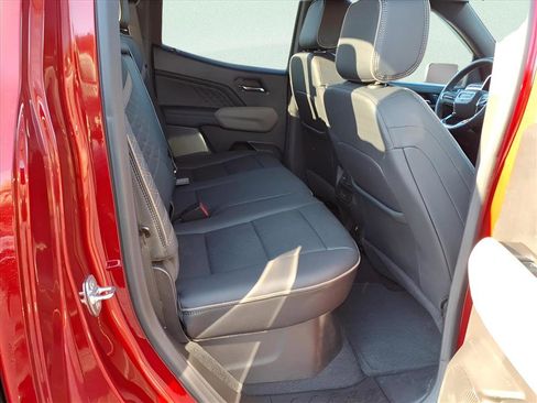 Used 2024 GMC Canyon Denali image 18