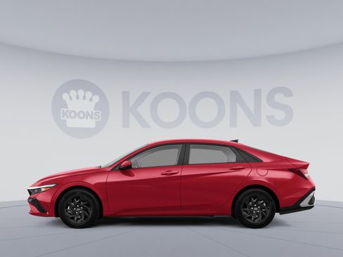 Used 2024 Hyundai Elantra SEL FWD image 2