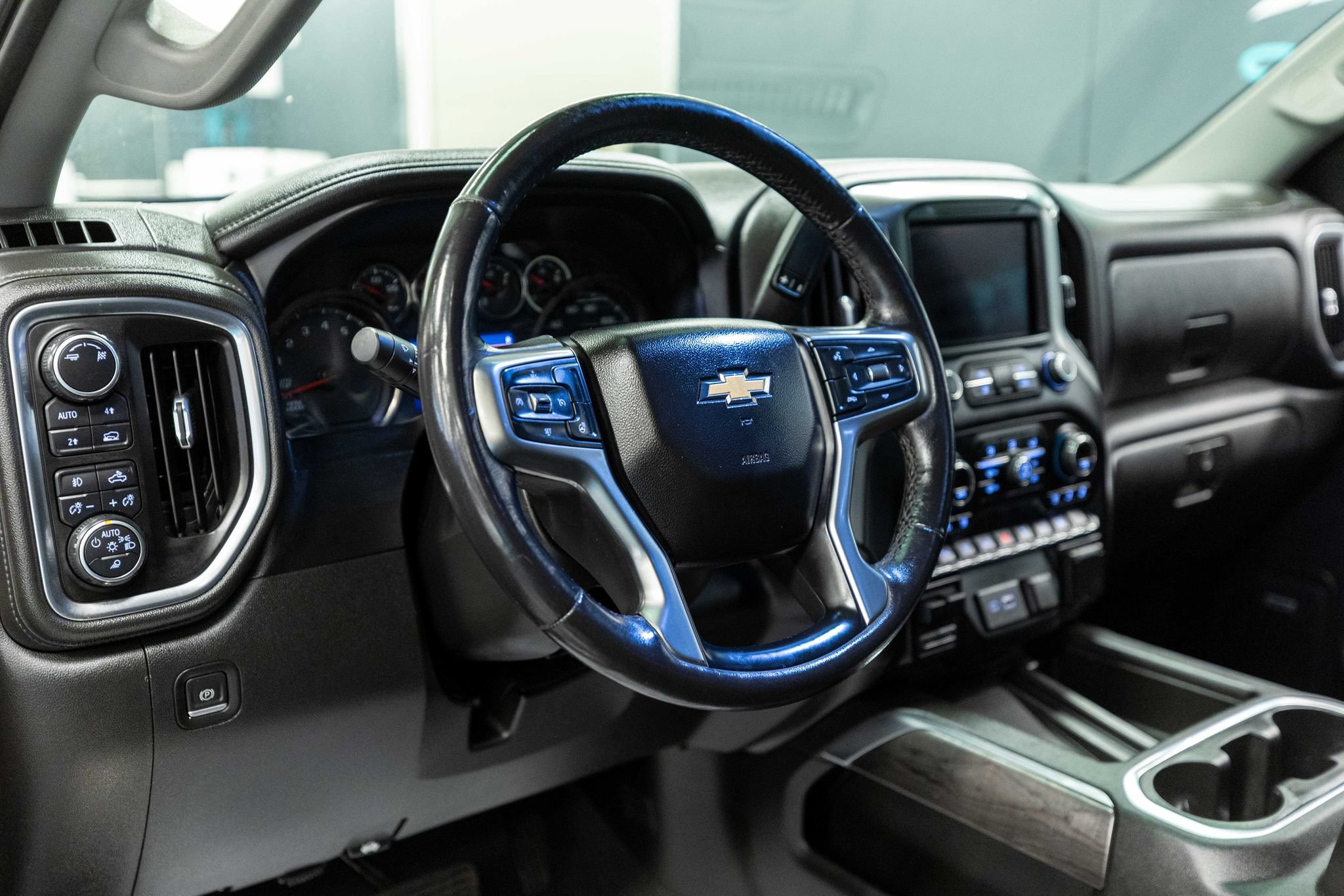 Used 2019 Chevrolet Silverado 1500 LTZ w/ LTZ Plus Package AWD/4WD image 11