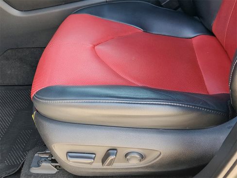 Used 2023 Toyota Highlander XSE image 24