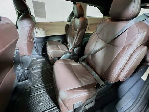 Certified 2024 Toyota Sienna Platinum FWD image 23