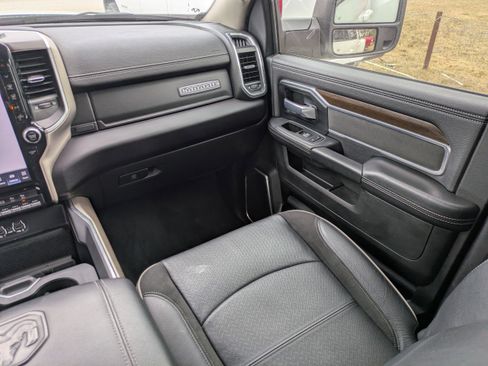 Used 2024 RAM 3500 Laramie w/ Towing Technology Group image 15