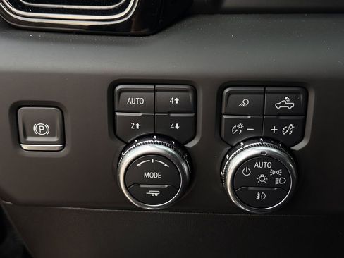 Used 2024 GMC Sierra 1500 AT4 w/ Technology Package image 23