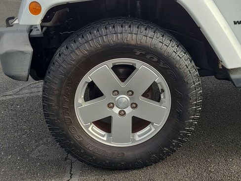 Used 2012 Jeep Wrangler Unlimited Sahara w/ Connectivity Group image 16