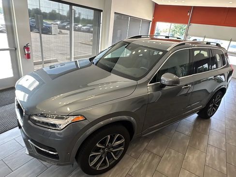 Used 2017 Volvo XC90 T6 Momentum w/ Vision Package AWD/4WD image 17