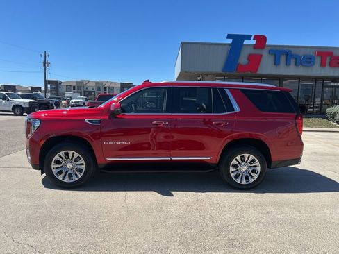 Used 2024 GMC Yukon Denali w/ Advanced Technology Package image 2