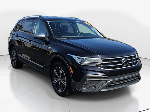 Used 2024 Volkswagen Tiguan SE image 1