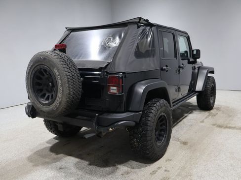 Used 2013 Jeep Wrangler Unlimited Sahara image 2