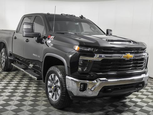 Used 2024 Chevrolet Silverado 2500 LT w/ All Star Edition AWD/4WD image 10