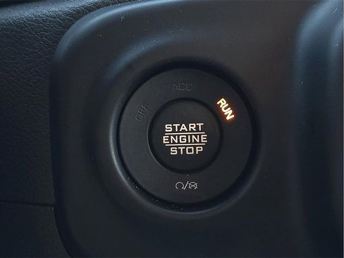 Used 2022 Jeep Wrangler Unlimited Sport image 17