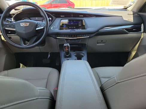 Certified 2022 Cadillac XT4 Luxury w/ Driver Awareness Package image 14