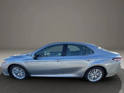 Used 2019 Toyota Camry XLE image 8