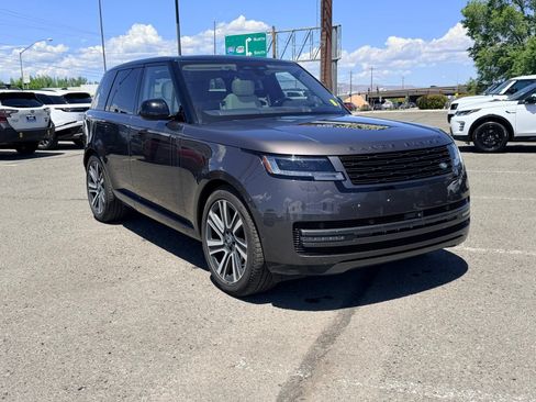 Used 2023 Land Rover Range Rover SE AWD/4WD image 3