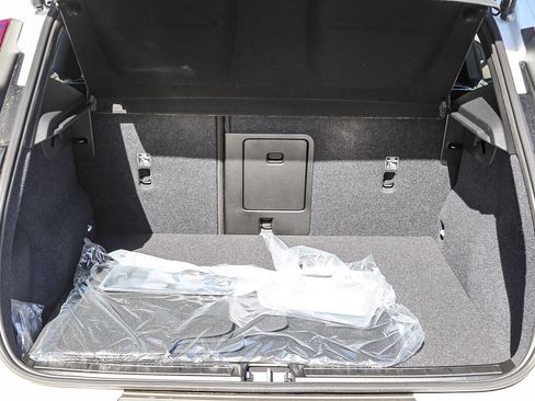 New 2026 Volvo XC40 B5 Core AWD/4WD image 25