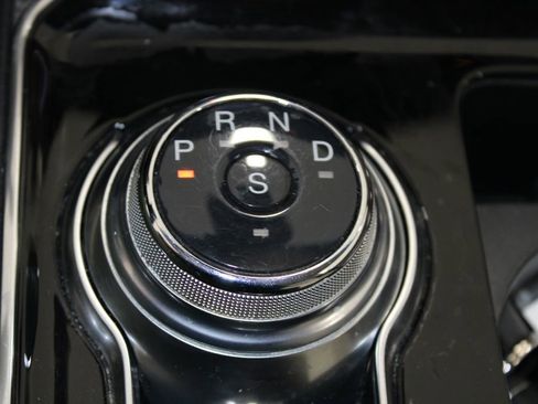 Used 2020 Ford Edge Titanium image 29