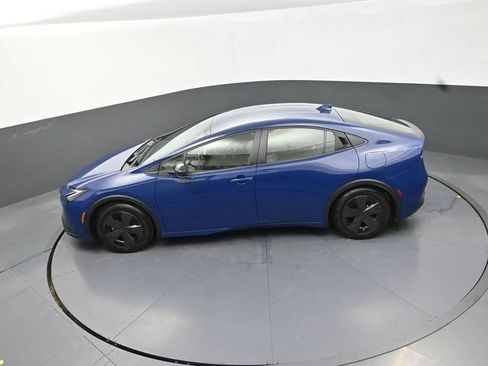 Used 2025 Toyota Prius LE FWD image 25