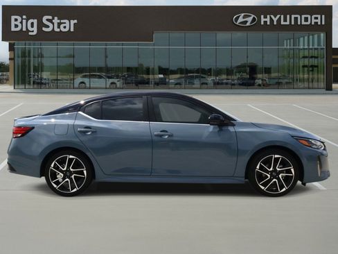 Used 2025 Nissan Sentra SR w/ SR Premium Package FWD image 5