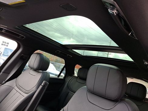 New 2025 Land Rover Range Rover Sport SE image 12