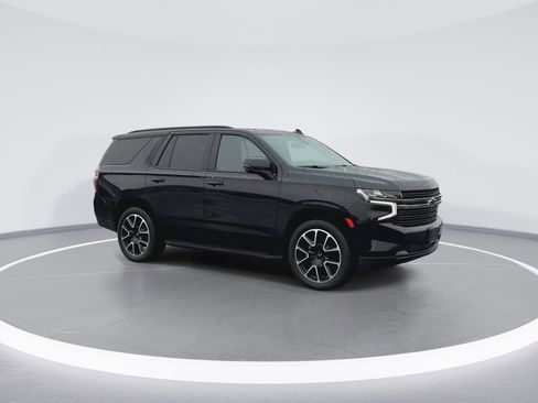 Used 2022 Chevrolet Tahoe RST w/ Luxury Package AWD/4WD image 2