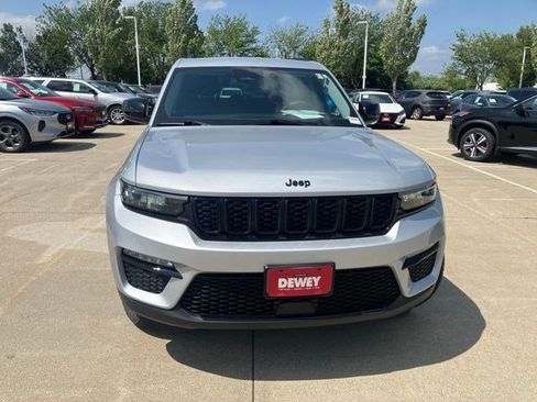 Used 2023 Jeep Grand Cherokee Limited w/ Black Appearance Package AWD/4WD image 2